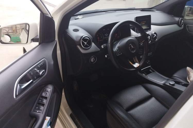 Used Mercedes-Benz B-Class 2016 B 200 Exclusive Edition Driver Seat