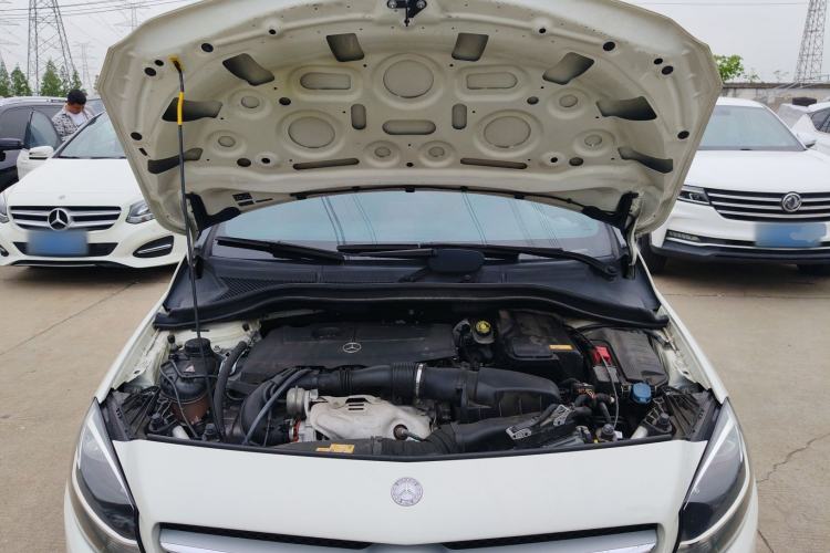 Used Mercedes-Benz B-Class 2016 B 180 Engine Bay