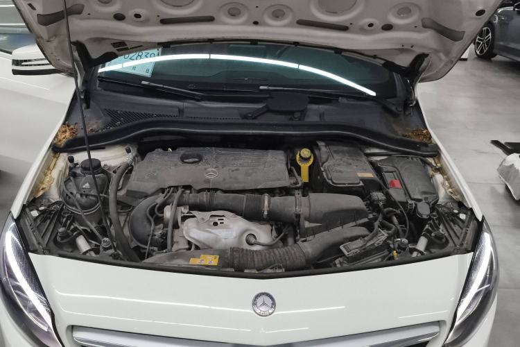 Used Mercedes-Benz B-Class 2016 B 200 Exclusive Edition Engine Bay