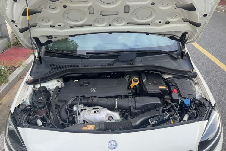 Used Mercedes-Benz B-Class 2016 B 180 Engine Bay