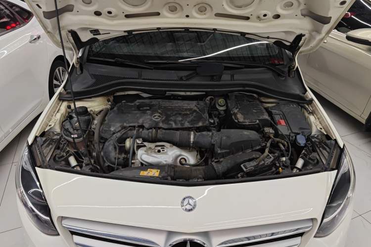 Used Mercedes-Benz B-Class 2016 B 180 Engine Bay