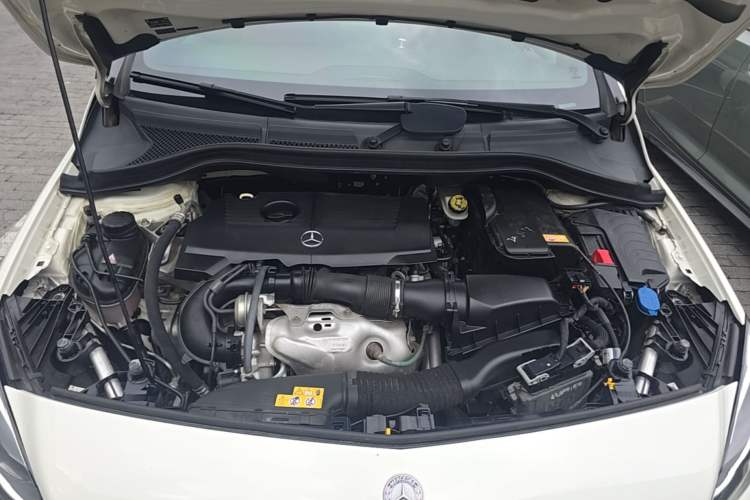 Used Mercedes-Benz B-Class 2016 B 180 Engine Bay