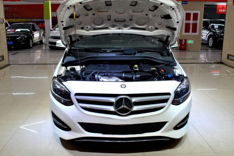 Used Mercedes-Benz B-Class 2016 B 180 Engine Bay