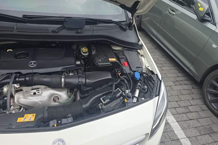 Used Mercedes-Benz B-Class 2016 B 180 Engine Bay Left
