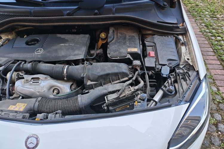 Used Mercedes-Benz B-Class 2016 B 180 Engine Bay Left