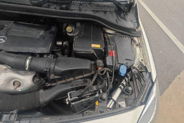 Used Mercedes-Benz B-Class 2016 B 180 Engine Bay Left