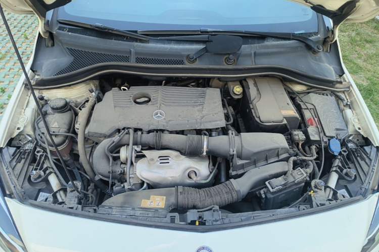 Used Mercedes-Benz B-Class 2016 B 180 Engine Bay