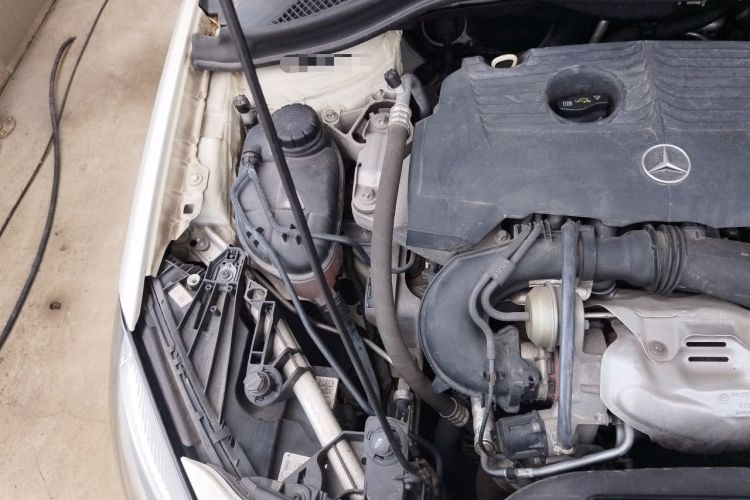 Used Mercedes-Benz B-Class 2016 B 200 Exclusive Edition Engine Bay Right