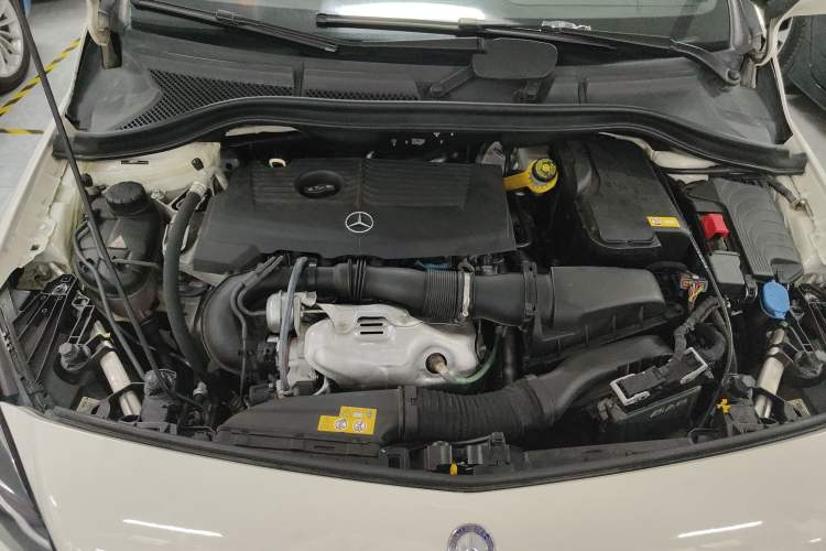 Used Mercedes-Benz B-Class 2016 B 180 Engine Bay