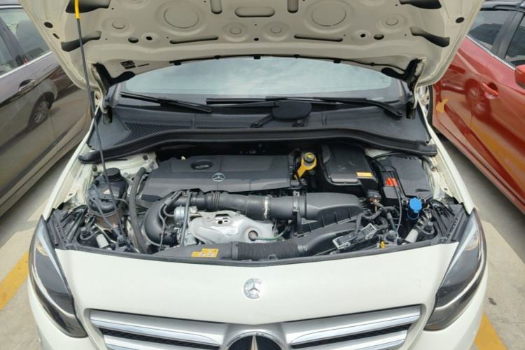 Used Mercedes-Benz B-Class 2016 B 180 Engine Bay