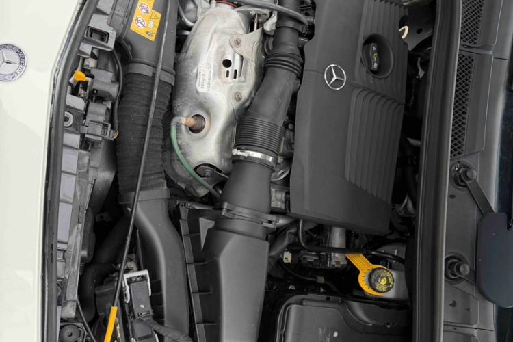 Used Mercedes-Benz B-Class 2016 B 180 Engine Bay