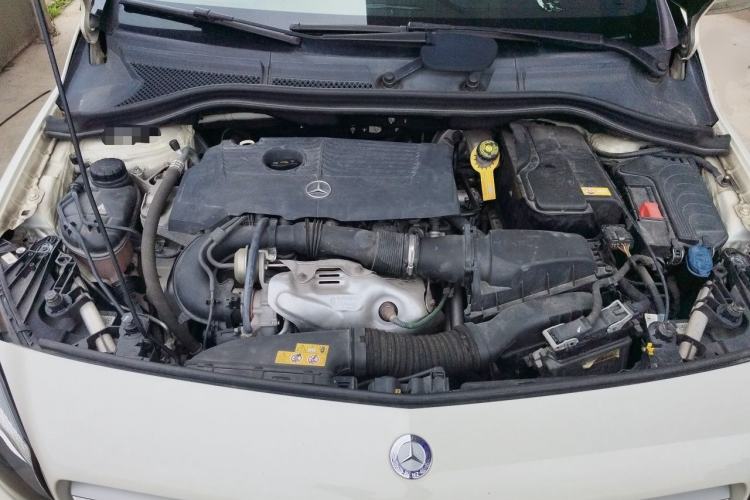 Used Mercedes-Benz B-Class 2016 B 200 Exclusive Edition Engine Bay