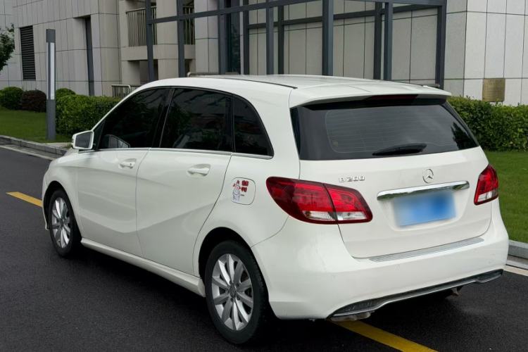 Used Mercedes-Benz B-Class 2016 B 180 Exterior 2