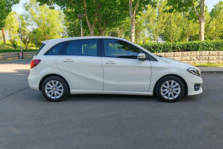 Used Mercedes-Benz B-Class 2016 B 180 Exterior 3