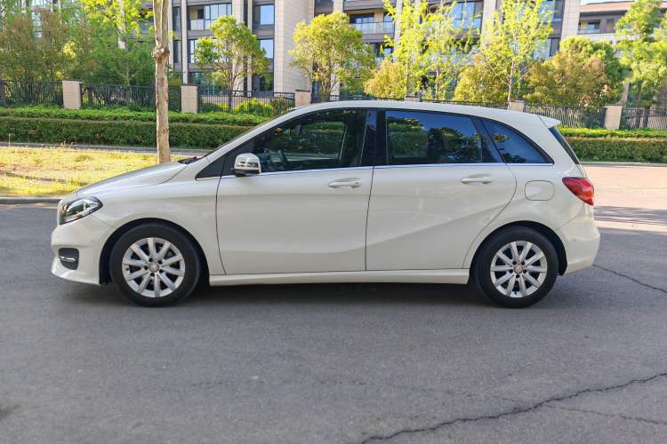 Used Mercedes-Benz B-Class 2016 B 180 Exterior 4