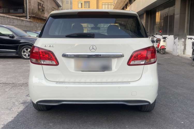 Used Mercedes-Benz B-Class 2016 B 180 Exterior 4
