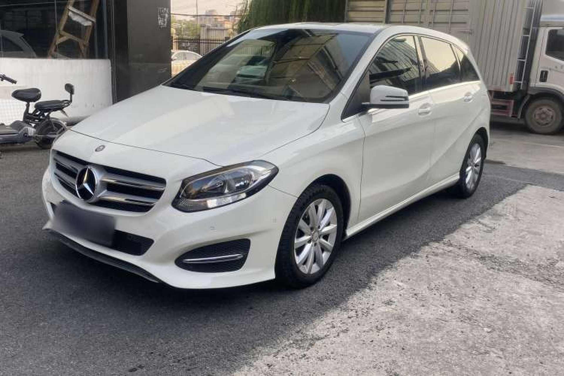 Used Mercedes-Benz B-Class 2016 B 180 Front Left 45 Deg