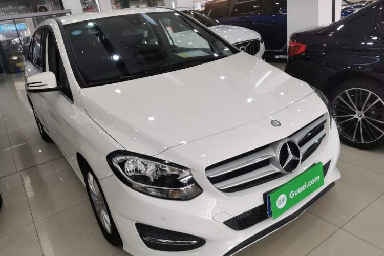 Used Mercedes-Benz B-Class 2016 B 180 Front Right 45 Deg