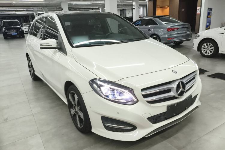 Used Mercedes-Benz B-Class 2016 B 200 Exclusive Edition Front Right 45 Deg