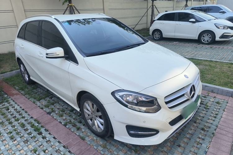Used Mercedes-Benz B-Class 2016 B 180 Front Right 45 Deg