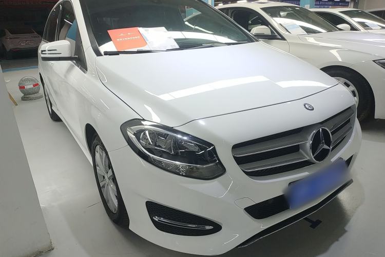 Used Mercedes-Benz B-Class 2016 B 180 Front Right 45 Deg