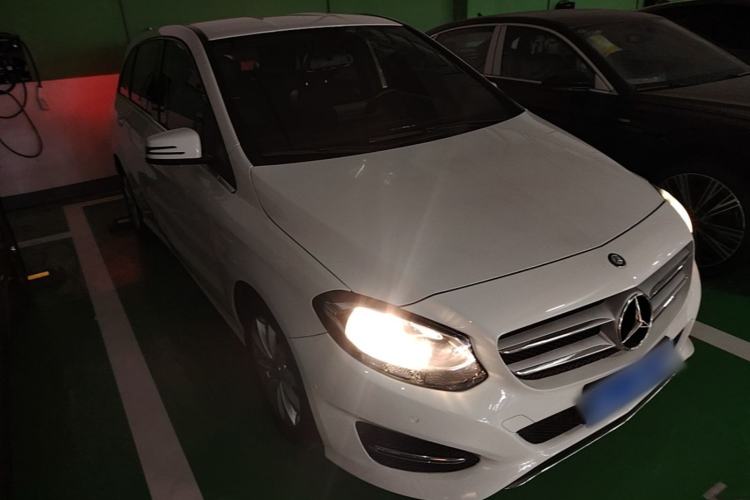 Used Mercedes-Benz B-Class 2016 B 180 Front Right 45 Deg