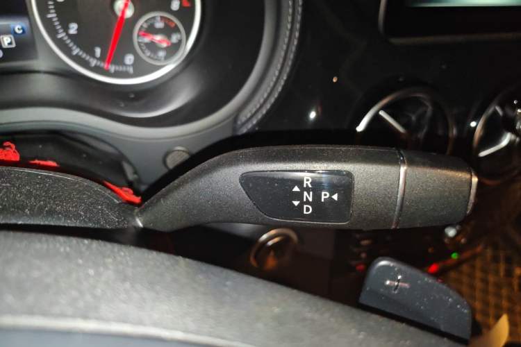 Used Mercedes-Benz B-Class 2016 B 200 Exclusive Edition Gear Lever