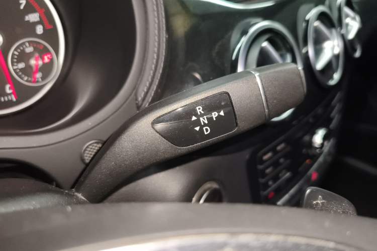 Used Mercedes-Benz B-Class 2016 B 200 Exclusive Edition Gear Lever