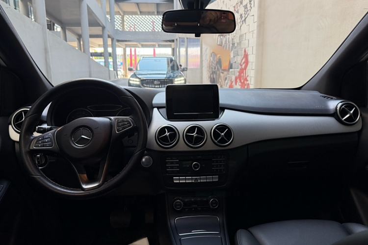 Used Mercedes-Benz B-Class 2016 B 200 Exclusive Edition Interior 1