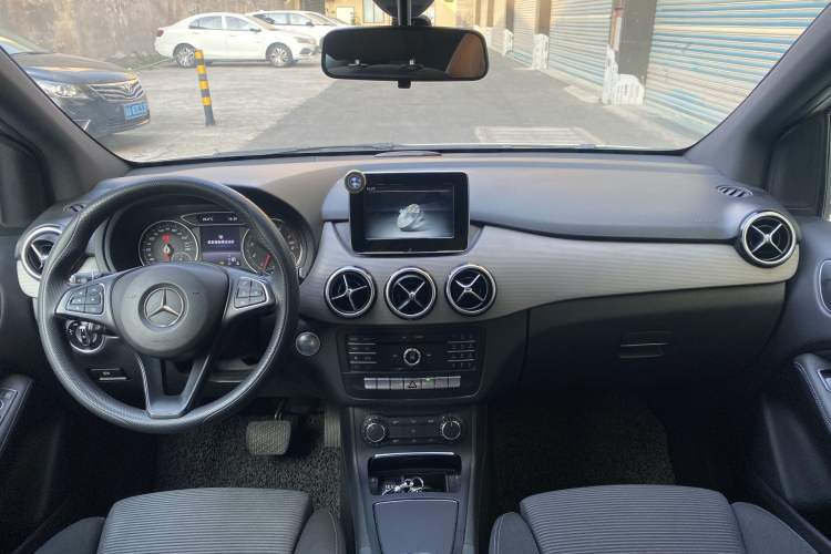 Used Mercedes-Benz B-Class 2016 B 180 Interior 1
