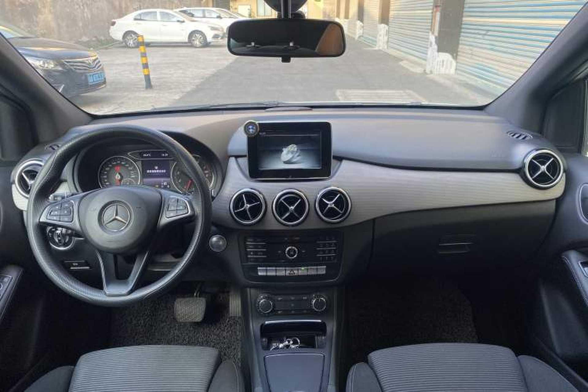 Used Mercedes-Benz B-Class 2016 B 180 Interior 1