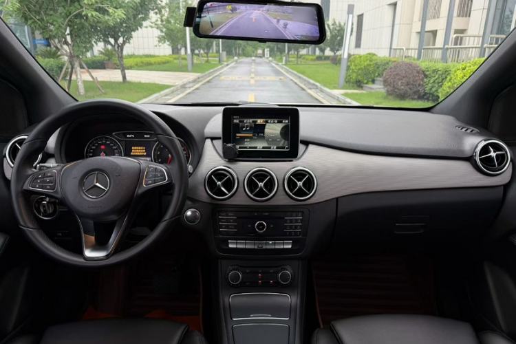 Used Mercedes-Benz B-Class 2016 B 180 Interior 1