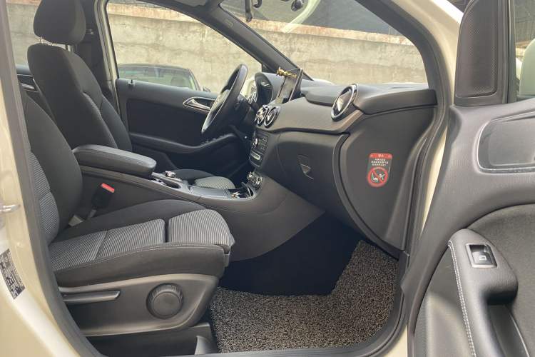 Used Mercedes-Benz B-Class 2016 B 180 Interior 10