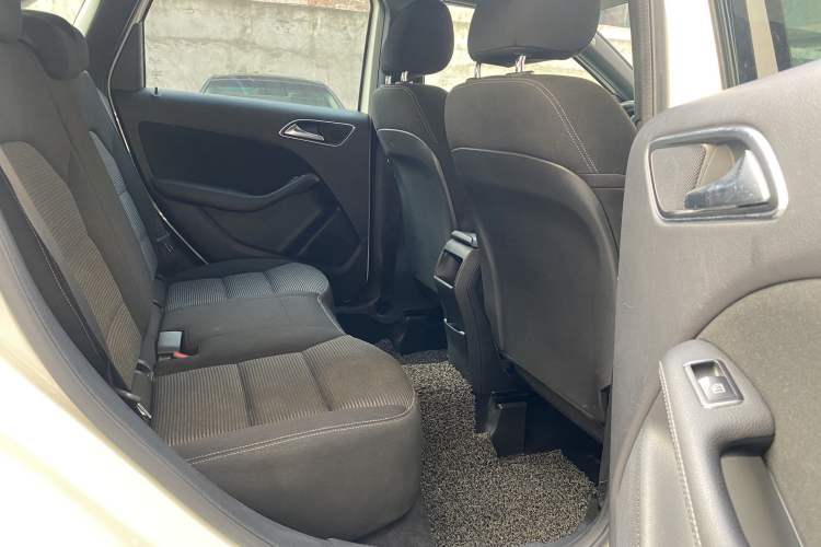 Used Mercedes-Benz B-Class 2016 B 180 Interior 11