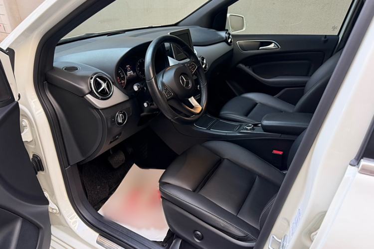 Used Mercedes-Benz B-Class 2016 B 200 Exclusive Edition Interior 2