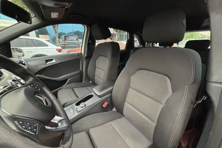 Used Mercedes-Benz B-Class 2016 B 180 Interior 2