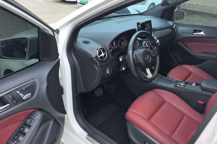 Used Mercedes-Benz B-Class 2016 B 200 Exclusive Edition Interior 2
