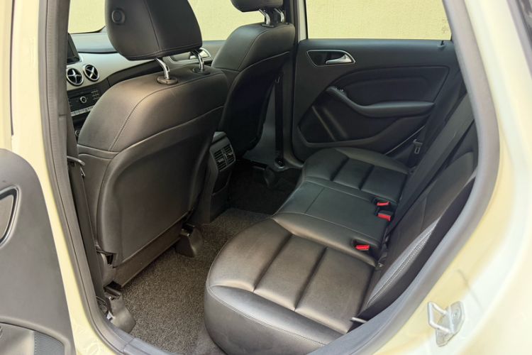 Used Mercedes-Benz B-Class 2016 B 200 Exclusive Edition Interior 3