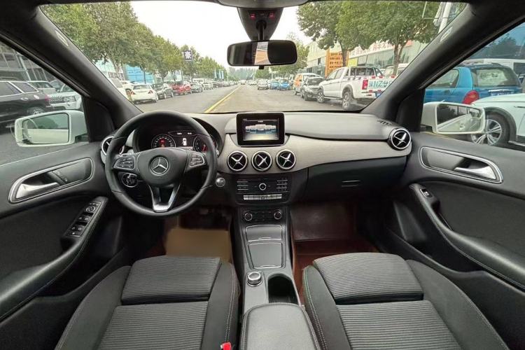 Used Mercedes-Benz B-Class 2016 B 180 Interior 3