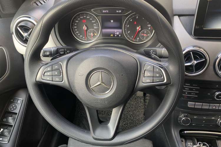 Used Mercedes-Benz B-Class 2016 B 180 Interior 3
