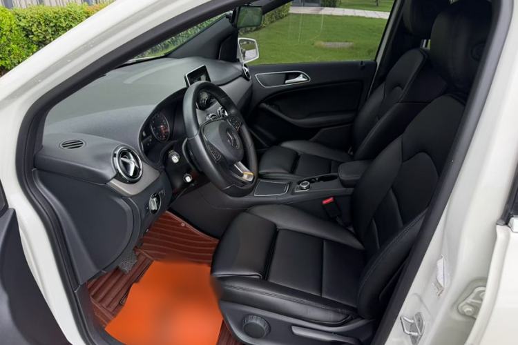 Used Mercedes-Benz B-Class 2016 B 180 Interior 3