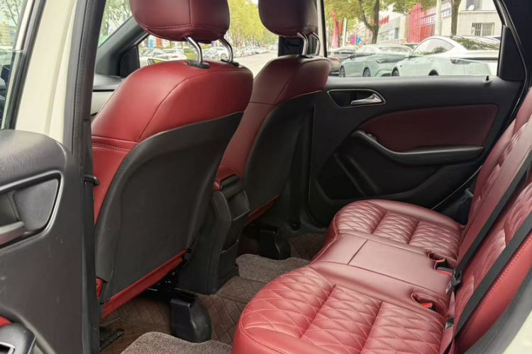 Used Mercedes-Benz B-Class 2016 B 180 Interior 3
