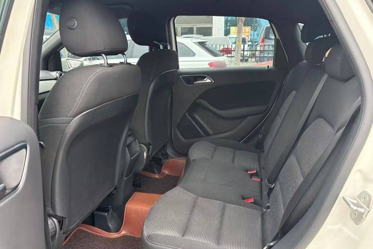 Used Mercedes-Benz B-Class 2016 B 180 Interior 4