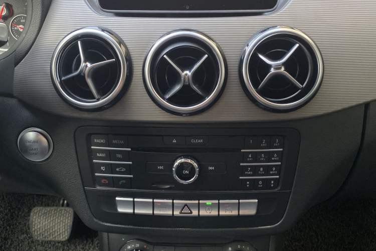 Used Mercedes-Benz B-Class 2016 B 180 Interior 4