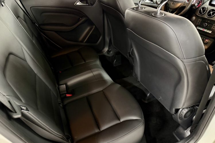 Used Mercedes-Benz B-Class 2016 B 200 Exclusive Edition Interior 4