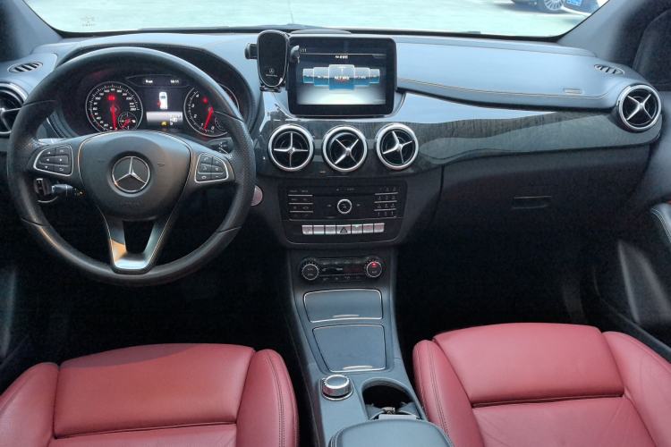 Used Mercedes-Benz B-Class 2016 B 200 Exclusive Edition Interior 4