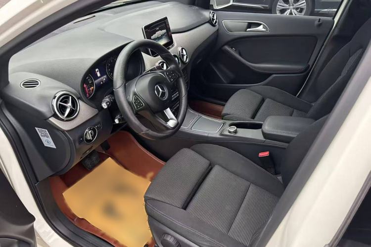 Used Mercedes-Benz B-Class 2016 B 180 Interior 5
