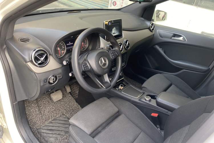 Used Mercedes-Benz B-Class 2016 B 180 Interior 6
