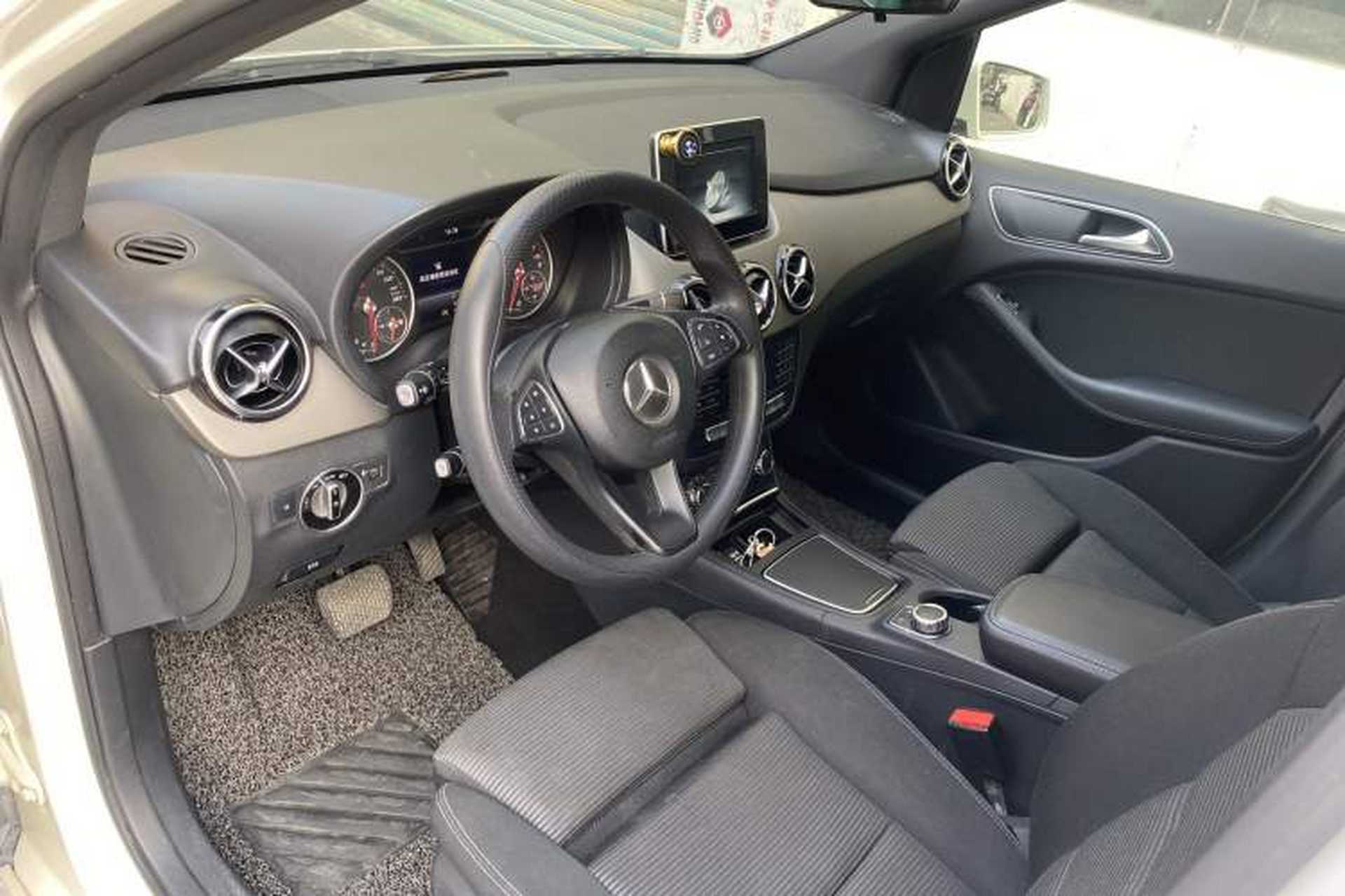 Used Mercedes-Benz B-Class 2016 B 180 Interior 6