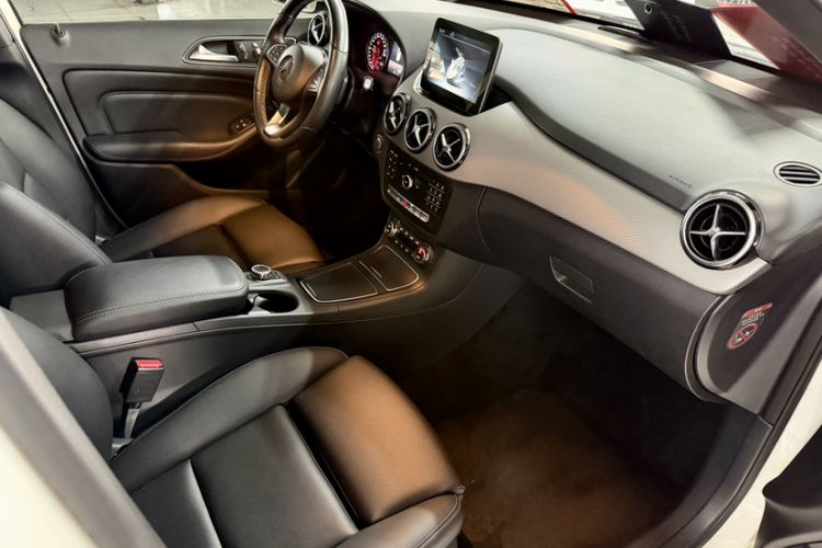 Used Mercedes-Benz B-Class 2016 B 200 Exclusive Edition Interior 6